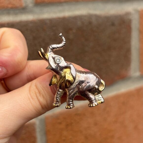 Vtg Small Dainty Gold-tone and Silver-tone Elephant Brooch Pin Rhinestone Eye - Picture 4 of 4